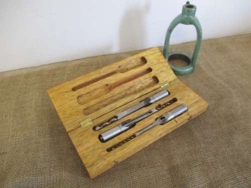 Nice Set Of Square Hole Drill Bits In A Beveld Edged Lidded Wooden Box Plus Drill Attachment.