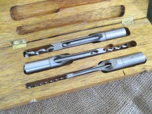 Nice Set Of Square Hole Drill Bits In A Beveld Edged Lidded Wooden Box Plus Drill Attachment.