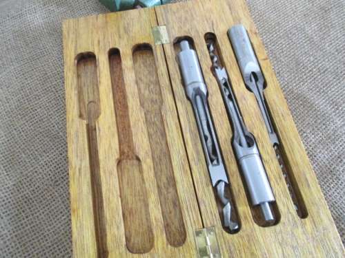 Nice Set Of Square Hole Drill Bits In A Beveld Edged Lidded Wooden Box Plus Drill Attachment.