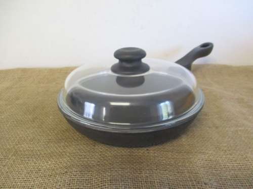 A Cut Above The Rest......This Very Nice 250mm Bauer Pro Frying Pan With Original Glass Lid