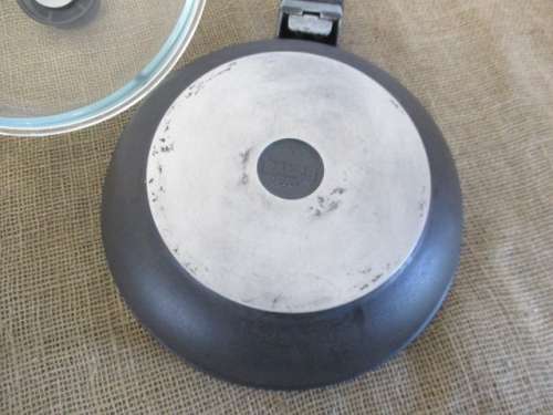 A Cut Above The Rest......This Very Nice 250mm Bauer Pro Frying Pan With Original Glass Lid