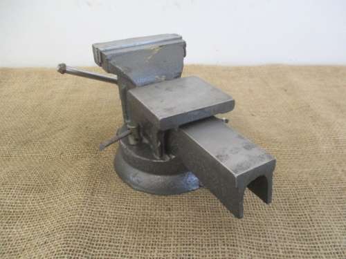 Handy Sturdy Cast Iron Swivel Head Workshop Bench Vise