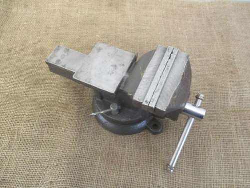 Handy Sturdy Cast Iron Swivel Head Workshop Bench Vise