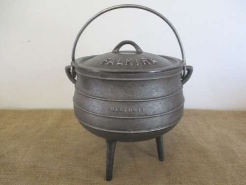 Magnificent And Robust Sizable BestDuty #2 Three Legged Solid Cast Iron Potjie Pot With Falkirk Lid