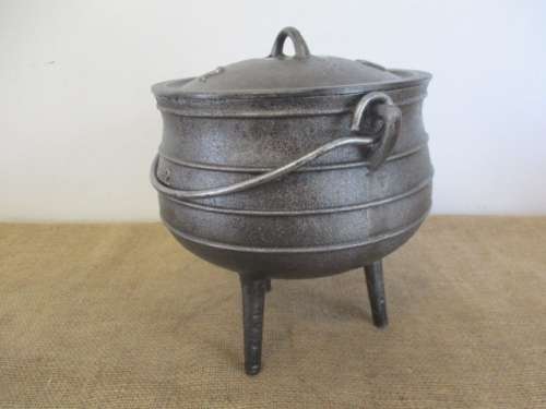 Magnificent And Robust Sizable BestDuty #2 Three Legged Solid Cast Iron Potjie Pot With Falkirk Lid