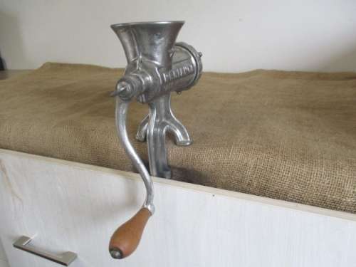 Perfect And Complete Vintage Cast Iron No 8 Husqvarna Reliance Meat Mincer         Made In Sweden