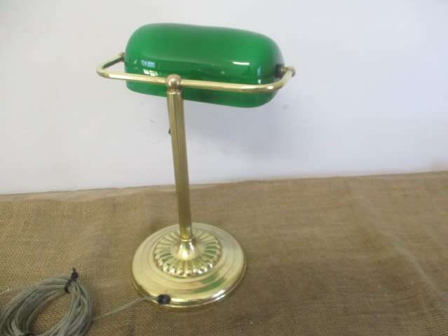 King Of The Desk Lamps.....Beautiful Vintage Bankers Lamp