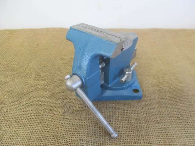 Nice And Sturdy Cast Iron Swivel Head Workshop Bench Vise
