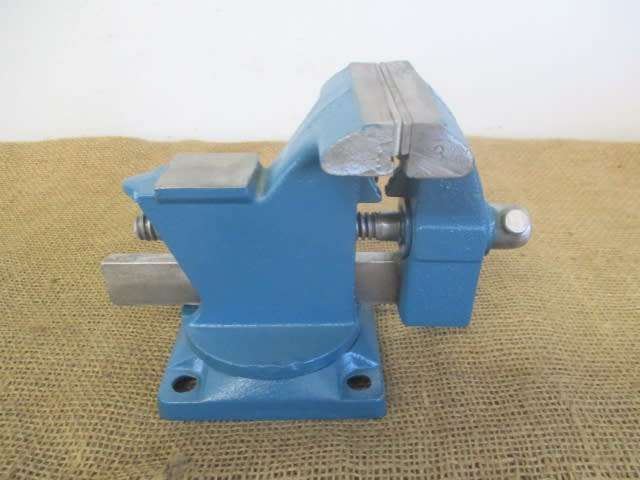 Nice And Sturdy Cast Iron Swivel Head Workshop Bench Vise