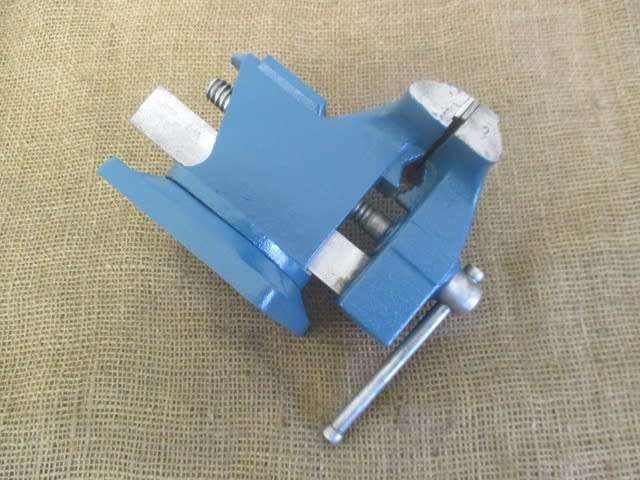 Nice And Sturdy Cast Iron Swivel Head Workshop Bench Vise