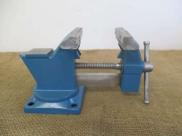 Nice And Sturdy Cast Iron Swivel Head Workshop Bench Vise