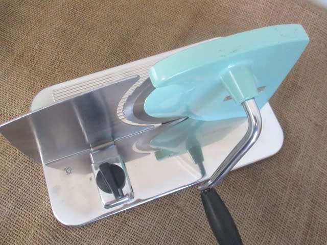 Neat Vintage Pineware Stainless Bread Slicer