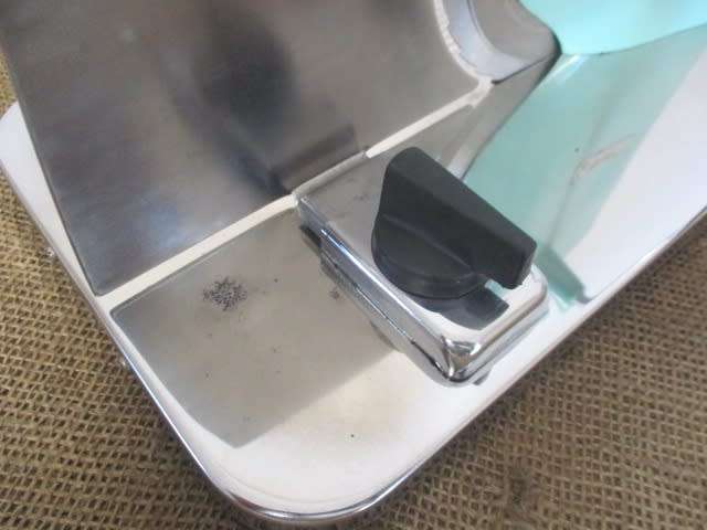 Neat Vintage Pineware Stainless Bread Slicer