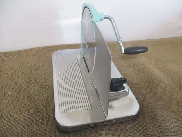 Neat Vintage Pineware Stainless Bread Slicer