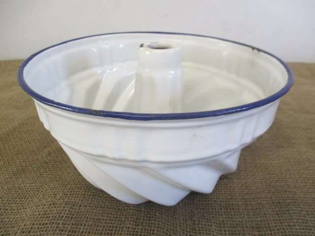 Rare Large Size Vintage Old Fashioned Enamel Jelly Mould