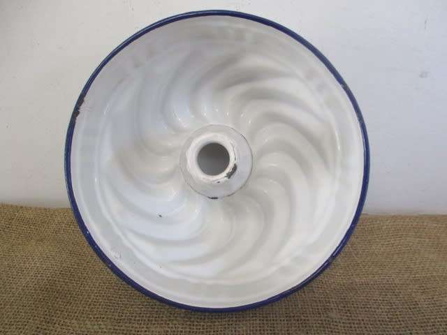 Rare Large Size Vintage Old Fashioned Enamel Jelly Mould