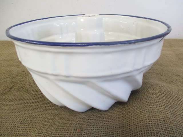 Rare Large Size Vintage Old Fashioned Enamel Jelly Mould