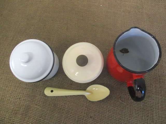 Four Vintage Old School Enamel Ware Pieces