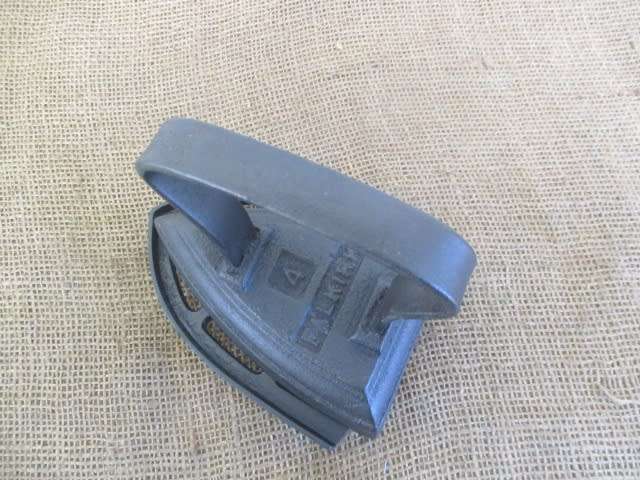 Genuine Antique Cast Iron Falkirk No 4 Sad Iron On A Metal Trivet