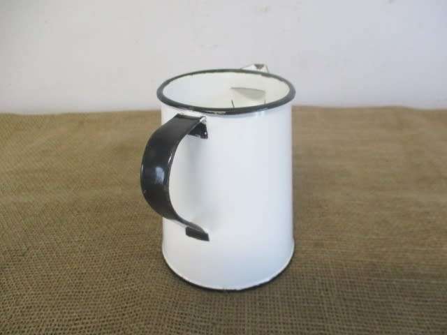 Lovely Vintage Old School Enamel 1,2 liter Milk Jug