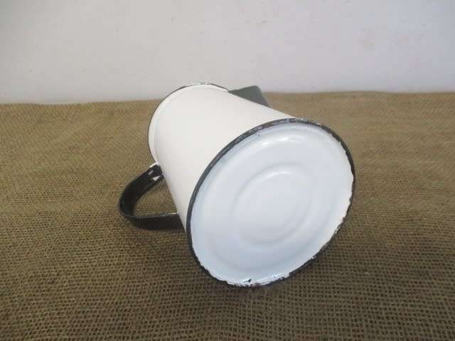 Lovely Vintage Old School Enamel 1,2 liter Milk Jug