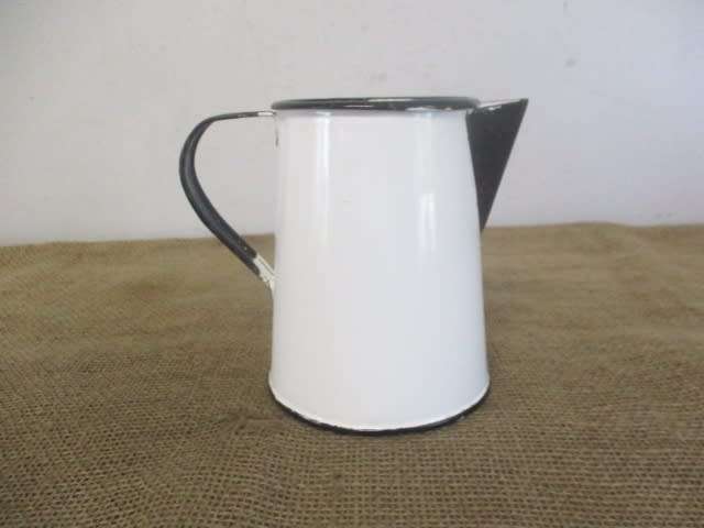 Lovely Vintage Old School Enamel 1,2 liter Milk Jug