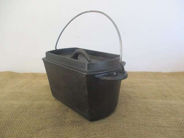 Nice AfriTrail Cast Iron Bread Pot With Covering Bag