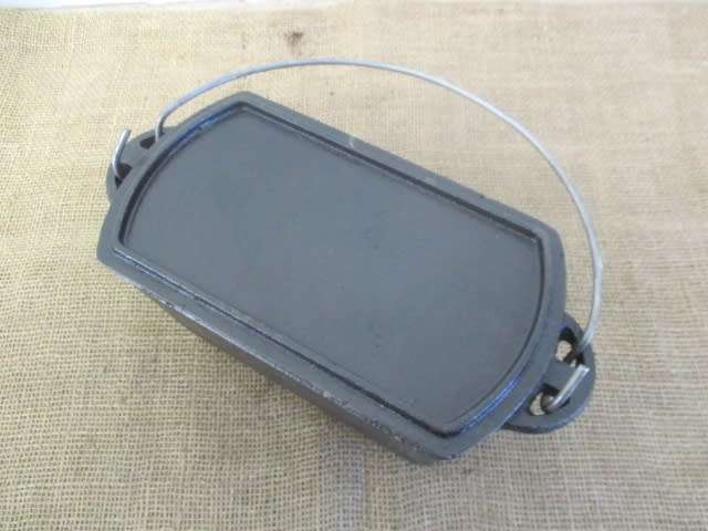 Nice AfriTrail Cast Iron Bread Pot With Covering Bag