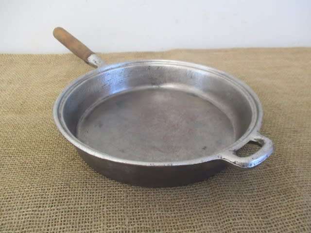 A Perfect Large Vintage Cast Iron No 3 Frying Pan