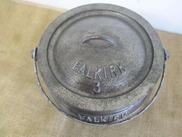 Magnificent And Robust Sizable Vintage Falkirk #3 Three Legged Solid Cast Iron Potjie Pot
