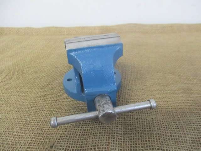 Nice And Sturdy Record C 2 1/2 inch Cast Iron Workshop Bench Vise     Made In SA