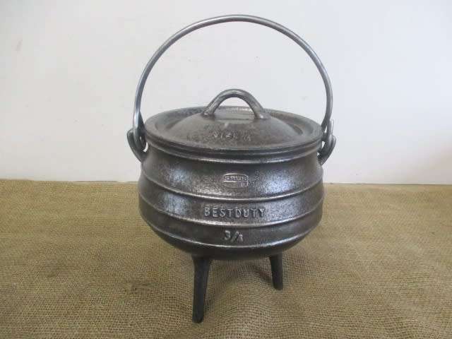 Neat SABS BestDuty #3/4 Three Legged Solid Cast Iron Potjie Pot