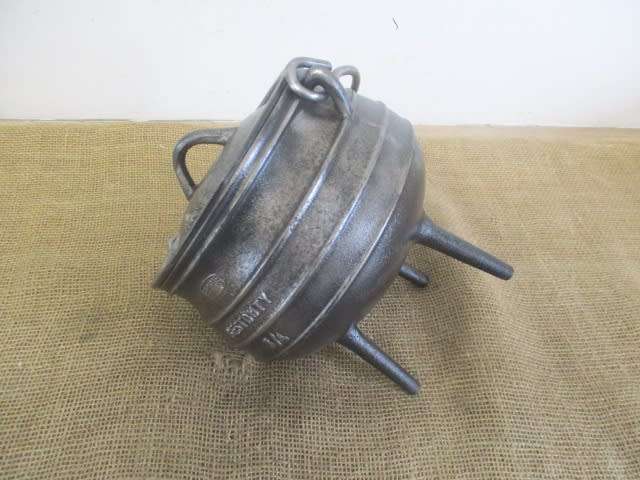 Neat SABS BestDuty #3/4 Three Legged Solid Cast Iron Potjie Pot