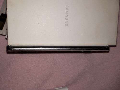 Samsung S6 Edge  32 GB 16MP camera and wireless charger