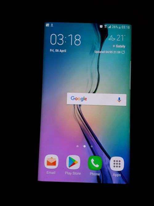 Samsung S6 Edge  32 GB 16MP camera and wireless charger