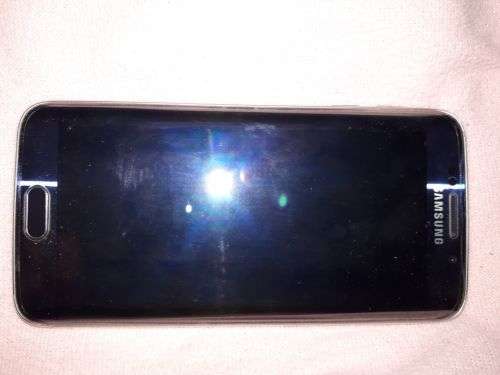 Samsung S6 Edge  32 GB 16MP camera and wireless charger