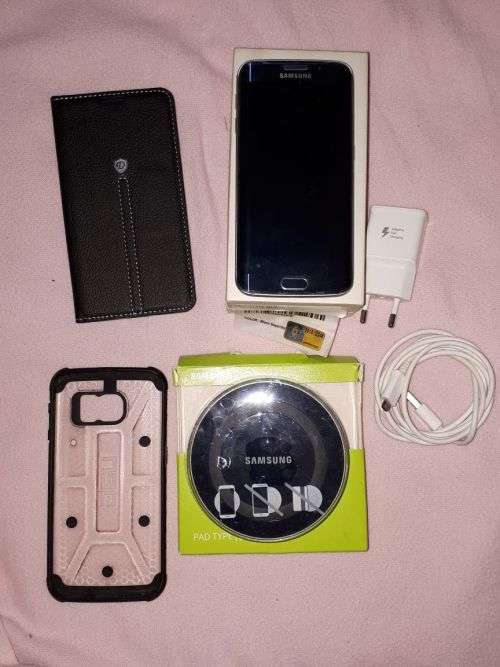 Samsung S6 Edge  32 GB 16MP camera and wireless charger