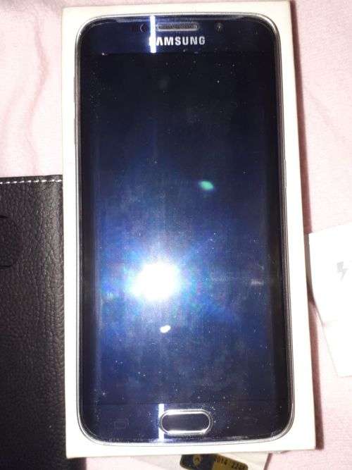 Samsung S6 Edge  32 GB 16MP camera and wireless charger