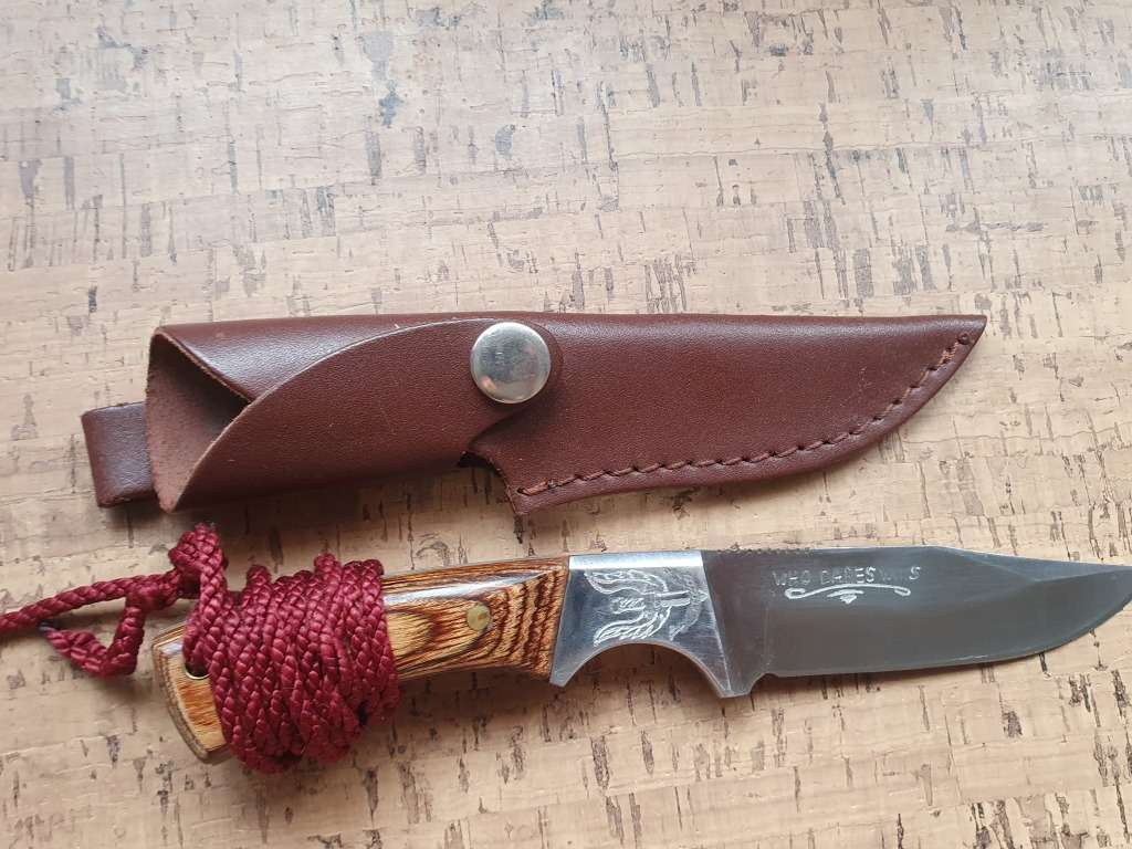 Unknown fixed blade with leather sheath