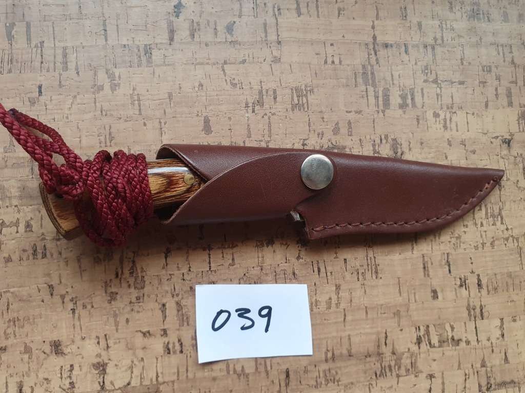 Unknown fixed blade with leather sheath