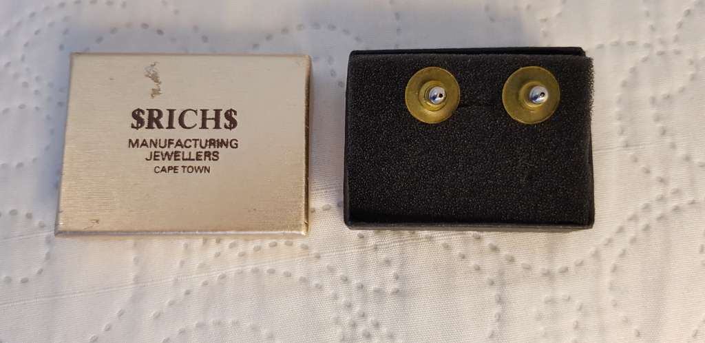 MOTHER OF PEARL EARRINGS.