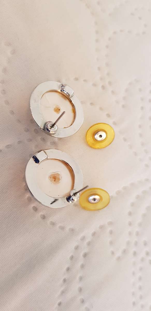 MOTHER OF PEARL EARRINGS.