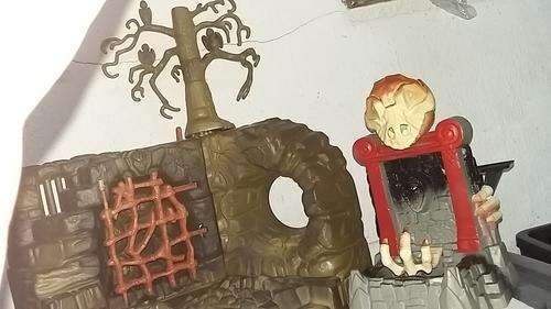 A Masters of the Universe Freight Zone & Slime Pit + Lot for KINGZ