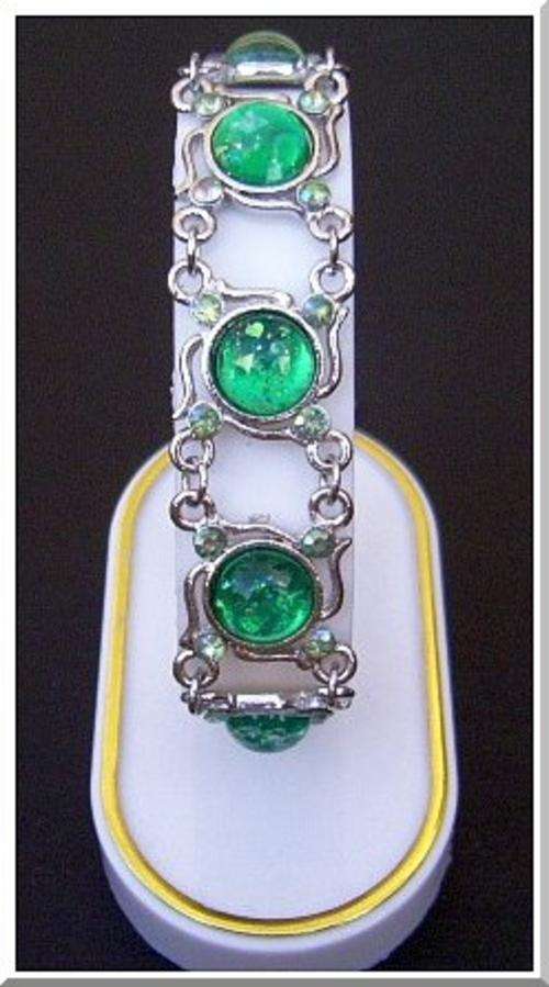 Stunning Bracelet with Green Stones