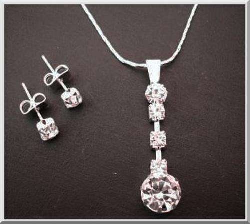 Charming Cystal Pendant Necklace Set