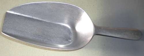 VINTAGE LARGE 310 ALUMINIUM SCOOP