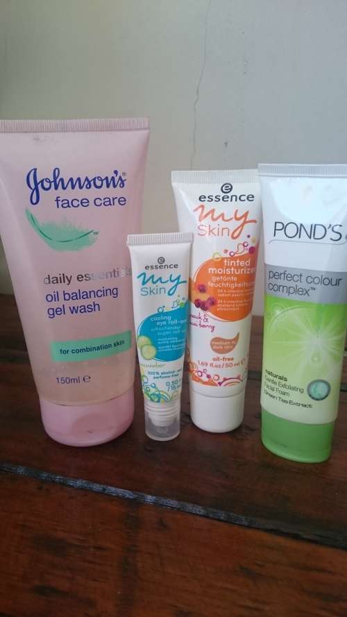 3/4 FULL TUBES. Pond's, essence, Johnson's. Gel wash, Exfoliating foam, Tinted moisturizer