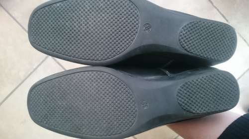 WAS R450. - BLACK LEATHER WEDGE PUMPS. Size 6. Wide.