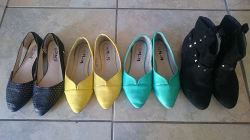 4x PAIRS SIZE 5 SHOES. FLATS AND BOOTS.