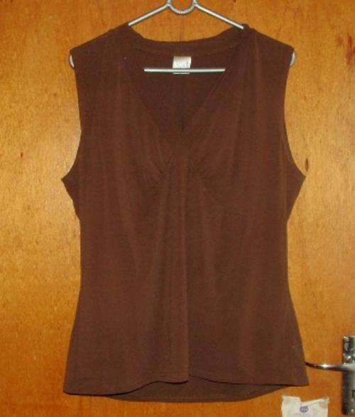 Size 38 (XL) - Topics Ladies Brown Top, stretchable